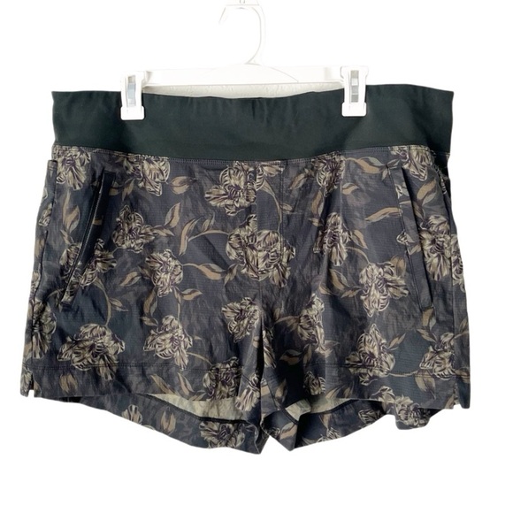 Athleta Shorts Women's 18 Trekkie North Terra Firma Floral Dark Romatic Active - Picture 1 of 9